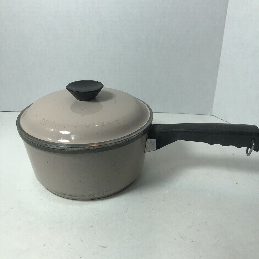 Club Sauce Pot Cookware Light Pink 2 Qt with Lid MCM F1